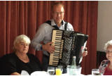 Akkordeonspieler fr Goldhochzeit
